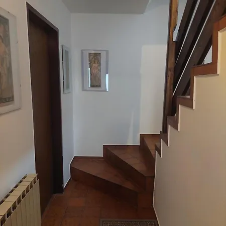 Unter Der Linde Apartment *